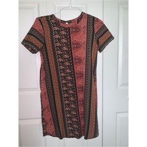 BooHoo T-shirt Dress 🦋